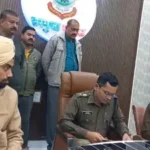 🔴CG News:– सट्टे पर एक्शन : घर में चल रही थी बेटिंग❗ 🔴 पुलिस ने रेड मारकर 73 मोबाइल, 234 एटीएम कार्ड और 8 बार कोड जब्त 🔴 देखें VIDEO 🎦