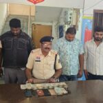 🔴छत्तीसगढ़ बिलासपुर में आईपीएल सट्टा रैकेट का भंडाफोड़:   🔴मोबाइल से लगवा रहे थे दांव, 3 आरोपी गिरफ्तार, ₹17 लाख की जप्ती